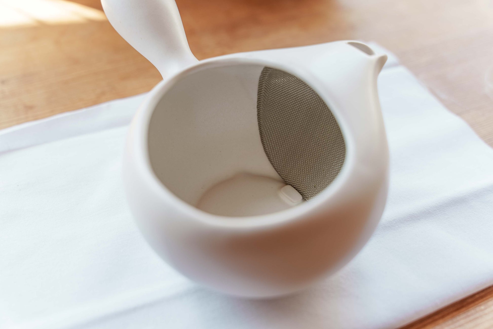 Futanashi Teapot: A Glimpse of Serenity and Simplicity - handmade lidless teapot for high quality Japanese green tea 